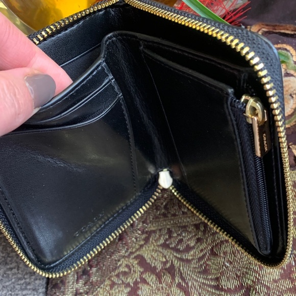 Authentic COACH Signature canvas/leather umbrella zip around wallet - Picture 8 of 12